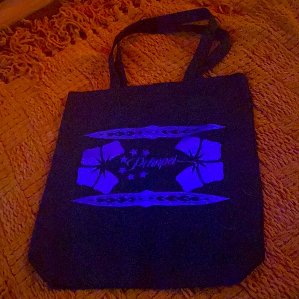 Black and purple beach bag with Pohnpei Design